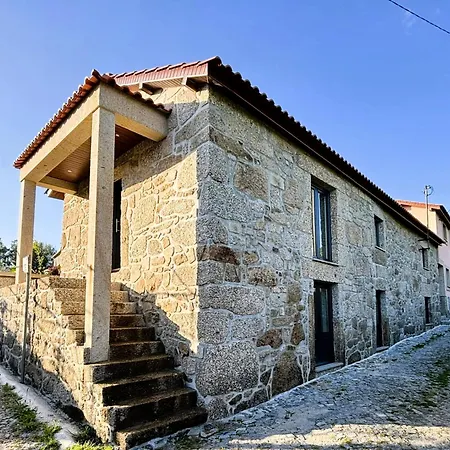 As Casas Do Penedo Da Moura Arcos de Valdevez
