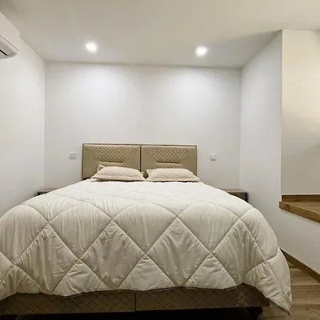 As Casas Do Penedo Da Moura