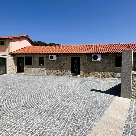 As Casas Do Penedo Da Moura