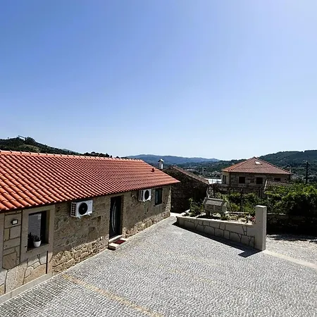 As Casas Do Penedo Da Moura Arcos de Valdevez