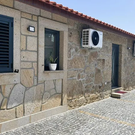 As Casas Do Penedo Da Moura Arcos de Valdevez