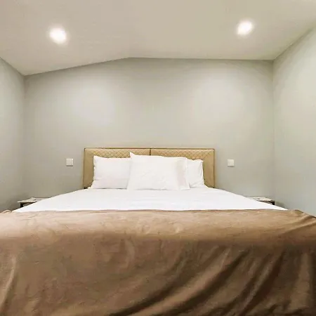 As Casas Do Penedo Da Moura