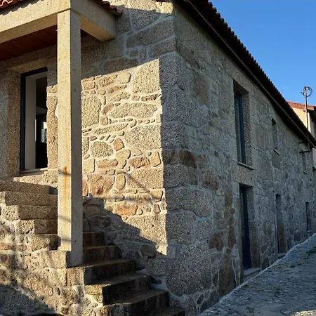 As Casas Do Penedo Da Moura *