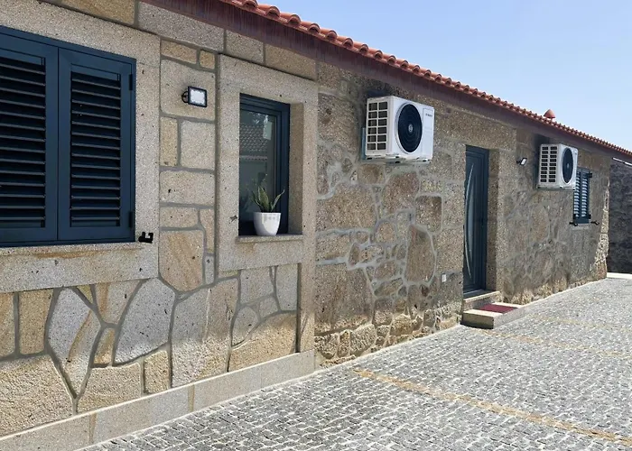 As Casas Do Penedo Da Moura Arcos de Valdevez